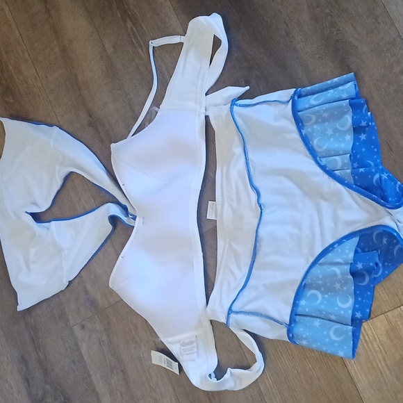 Sailor Moon Hot Topic 2 Piece Bikini Set Size 1X - Picture 10 of 16